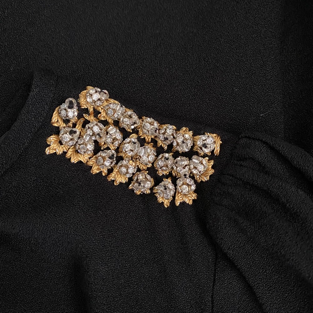 Black blouse with detail on shoulders (UNUSED)